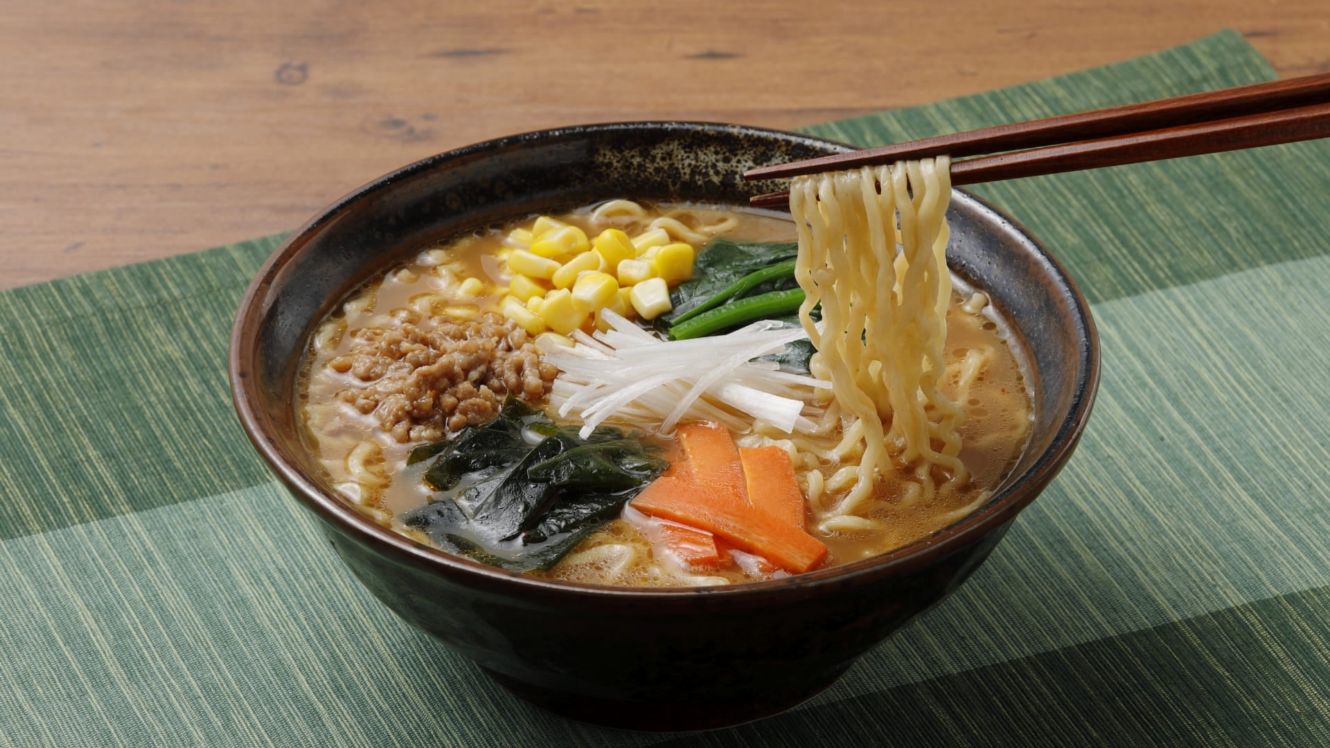 田子町産にんにくラーメン – 津軽こだわり麺工房 高砂 本店／高砂食品